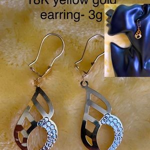 18K yellow gold dangling earring 3 grams